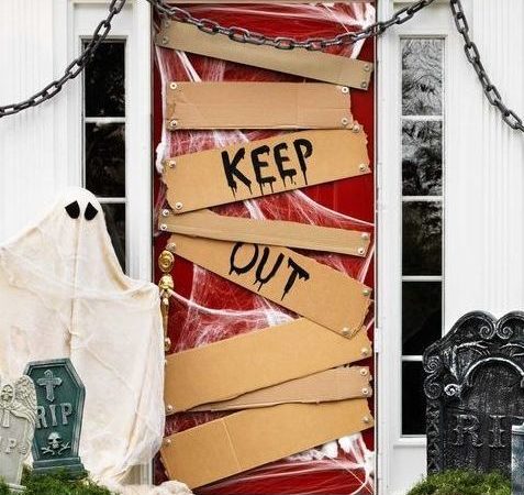 Top 5 DIY Halloween Decorations for Your Apartment - Evolve Companies