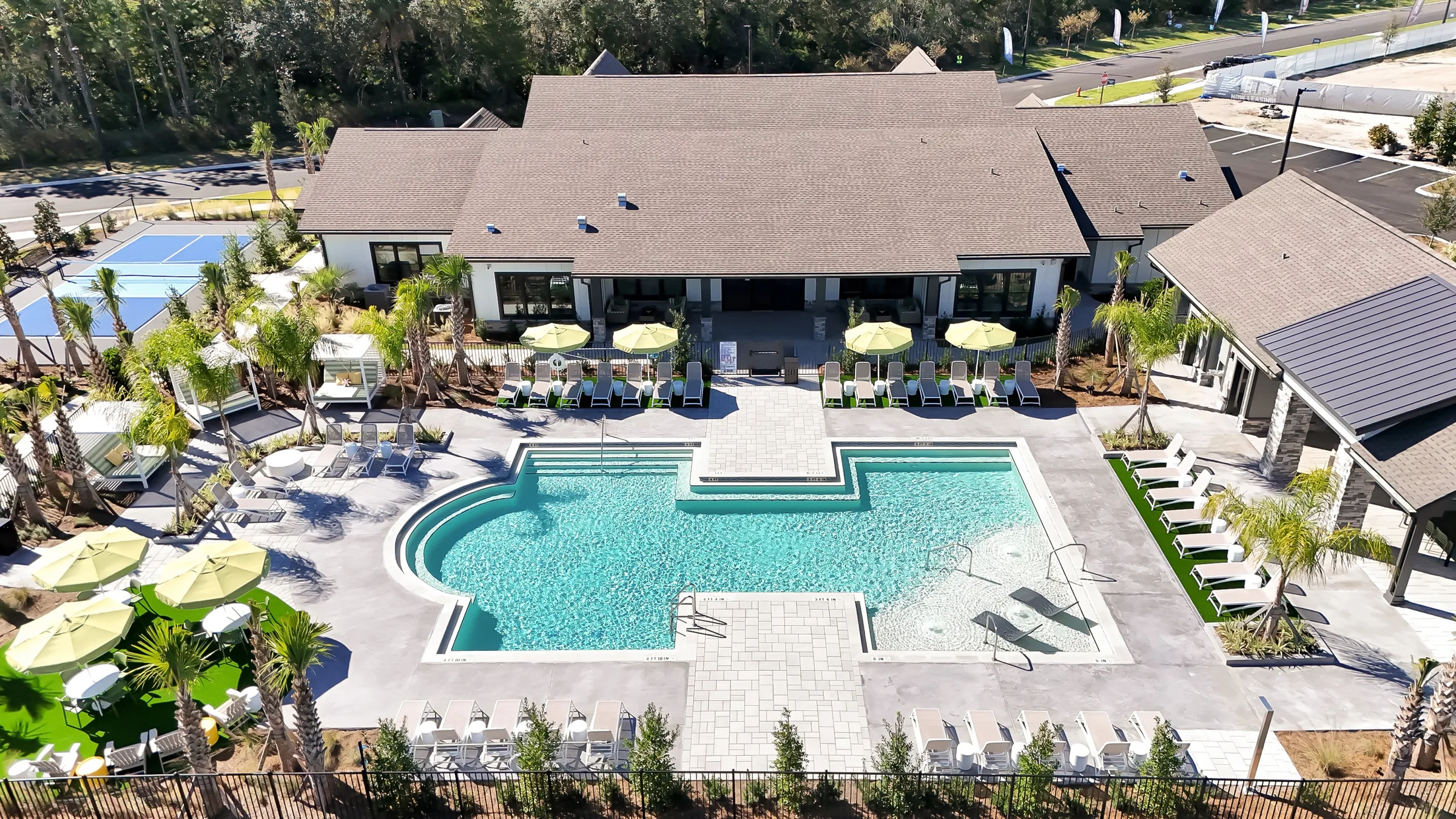 evolve palm coast pool and clubhouse